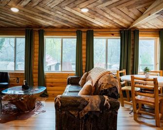 Hilltop Cabin, Lake, Hot tub - Martinsville