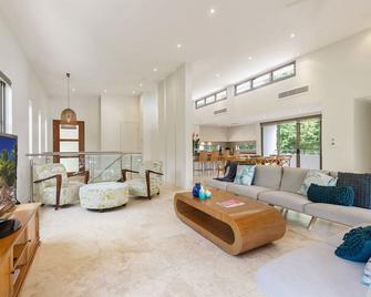 3/23 Murphy Street - Luxury Holiday Villa - Port Douglas - Ruang tamu
