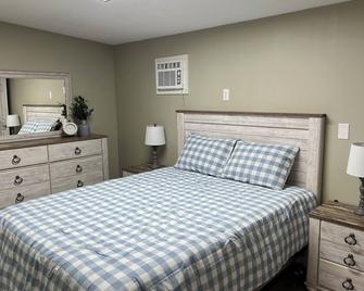 4 Blocks From Uptown, All New Renovation, Super Nice! - Roxboro - Ložnice