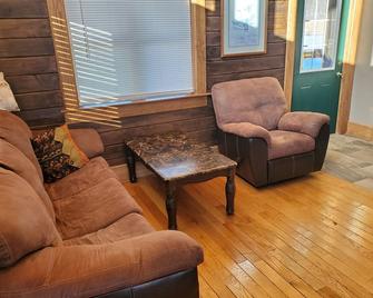Peaceful, Lake View Cabin - Wadena - Living room