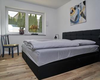 Ferienwohnungen Auf der alten Gärtnerei GmbH - Günzburg - Schlafzimmer