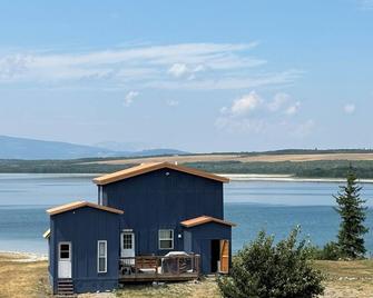 Quiet Property At The Foot of Glacier National Park - Babb - Building