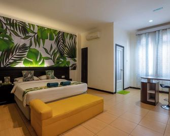 Tropical Point Hotel Syariah - Kendari - Bedroom