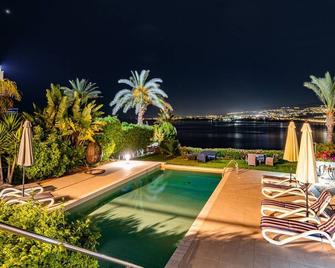 Beach Front Villa Aqua Blu by Ezoria Villas - Coral Bay - Pool