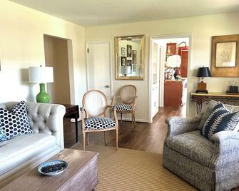 Lewisburg’s Southern Bell, a charming bungalow with a Southern feel! - Lewisburg - Obývací pokoj