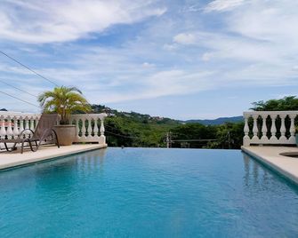 Playa Flamingo penthouse with pacific sunset views - Flamingo Rose Vista - Playa Flamingo - Piscine