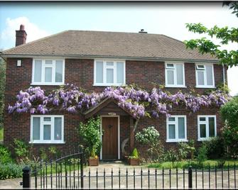 Clay Farm Guest House - Bromley - Building
