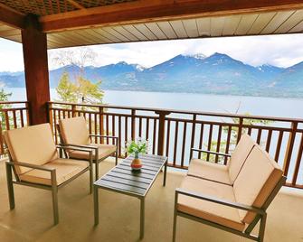 Ainsworth Lakefront Getaway - Kaslo - Balcony