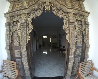 Local Hostel Amed - Abang