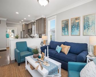 Cottage w/ Private Hot Tub, Fenced Yard + Indoor/Outdoor Fireplace + EV Charger - Pacific Beach - Sala de estar
