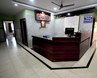 Kamath Yatri Nivas - Māvalli - Front desk