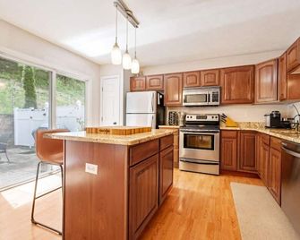 New 3 Bdrm - Mt Washington - Garage - Pittsburgh - Kitchen