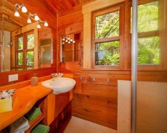 Kuaotunu Chalets - Whitianga - Bathroom