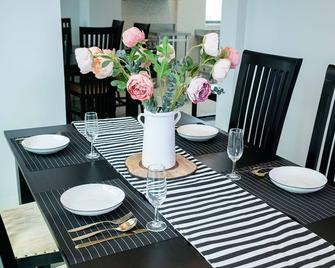 Sunny Canopy - Male - Jídelna