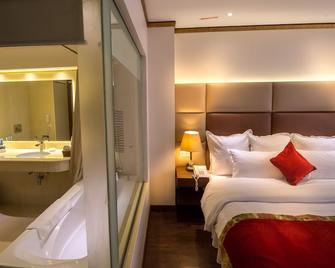 Luxus Grand Hotel - Lahore - Bedroom