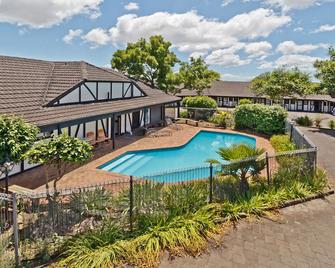 Oakwood Manor Motor Lodge - Mangere - Pool