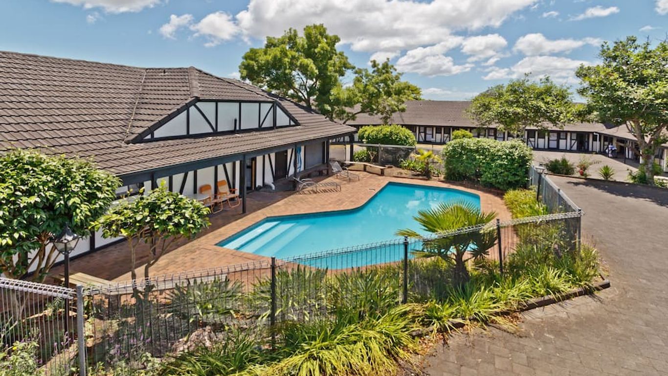 Oakwood Manor Motor Lodge