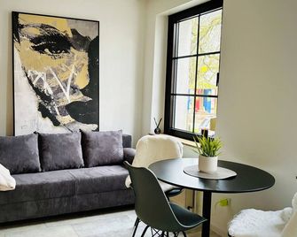 City Apartment Osnabrück -- inklusive Parkplatz & WiFi, vollausgestattete Küche mit Geschirrspüler -- Perfekt für Urlaub & Business - Osnabrück - Huiskamer