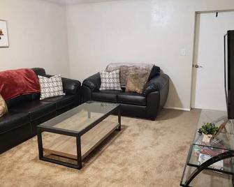 Cozy Newly Remodeled Basement Apartment - Taylorsville - Living room