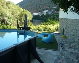 House Field in Pinhao, Portugal On the bank of Pinhão River - Sabrosa - Piscina