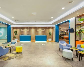1o1 Urban Jakarta Kelapa Gading - Jakarta - Lobby