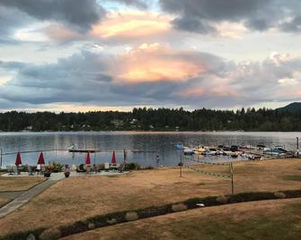Shawnigan Lake - Beach Front Oasis - Shawnigan Lake