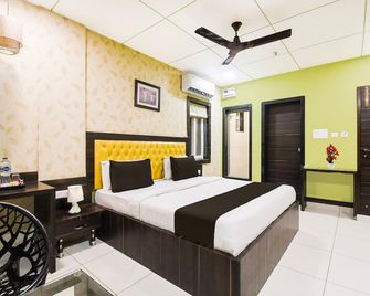 Premium Stays Near Marine Drive Puri - Puri - Bedroom