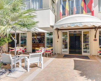 Hotel Cavour - Cesenatico - Patio