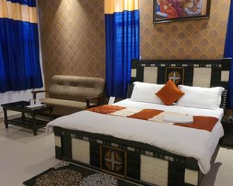 Hotel Pinaki Inn - Amarkantak - Camera da letto