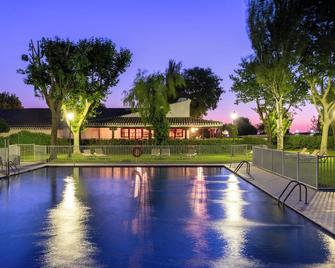 Parador de Albacete - Albacete - Piscina