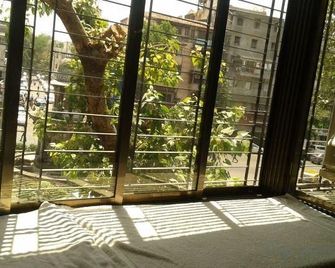 Hotel Popular Palace - Mumbai - Balcony