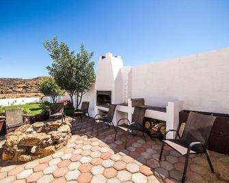 Nama White Guesthouse - Springbok - Patio