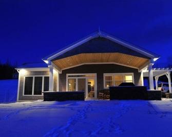 Custom Seaside Year Round Getaway Watch Whales Sailboats Sunsets - Antigonish - Building