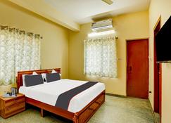 Collection O 808323 Relax Stay Apartments - Bengaluru - Bedroom