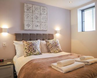 Apartment Seven - Shrewsbury - Bedroom