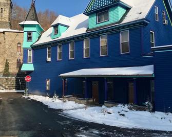 Directly across from the Old Jail, historical & surreal, ground floor 2 bedroom - Jim Thorpe - Rakennus