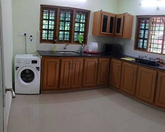 Family accommodation Near city of Pala - Pala - Kitchen