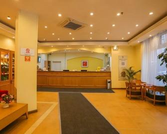 Home Inn Changchun Hi-tech Zone Guigu Street - Чанчунь - Рецепція