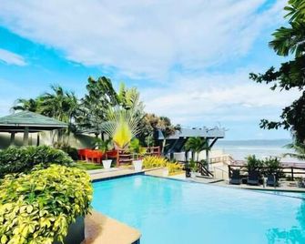 Palmbeach Resort Mactan Cebu powered by Cocotel - לאפו-לאפו סיטי - בריכה