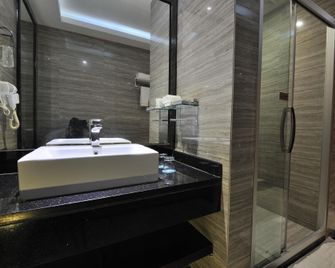 Haiyuewan Business Hotel - Yangjiang - Спальня
