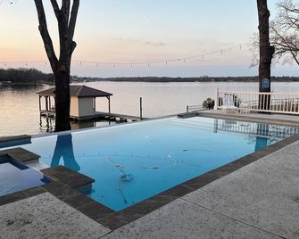 Retreat on Lake Athens - Athens - Pool