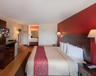 Holton Inn and Suites - Holton - Bedroom