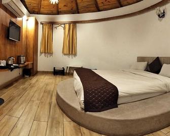 Unique Resort And Restaurant - Porbandar - Bedroom