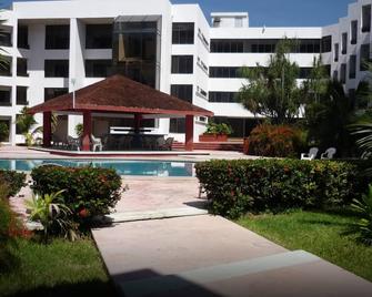 Hotel Debliz - Campeche - Piscina