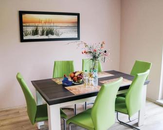 2 bedroom stunning home in Rostock-Rövershagen - Rövershagen - Comedor