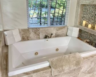 Luxury Guesthouse w/Jacuzzi Tub for Two - Chico - Casa de banho