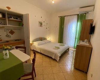 Apartments Luna - Pag - Quarto