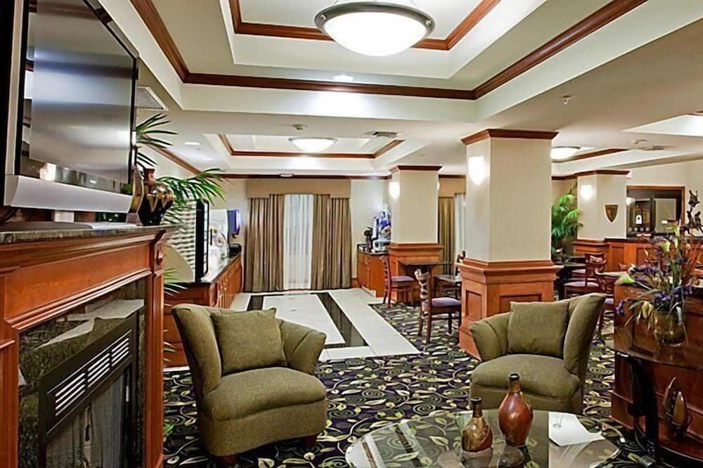 Holiday Inn Express & Suites Ada By IHG - Ada - Lobby