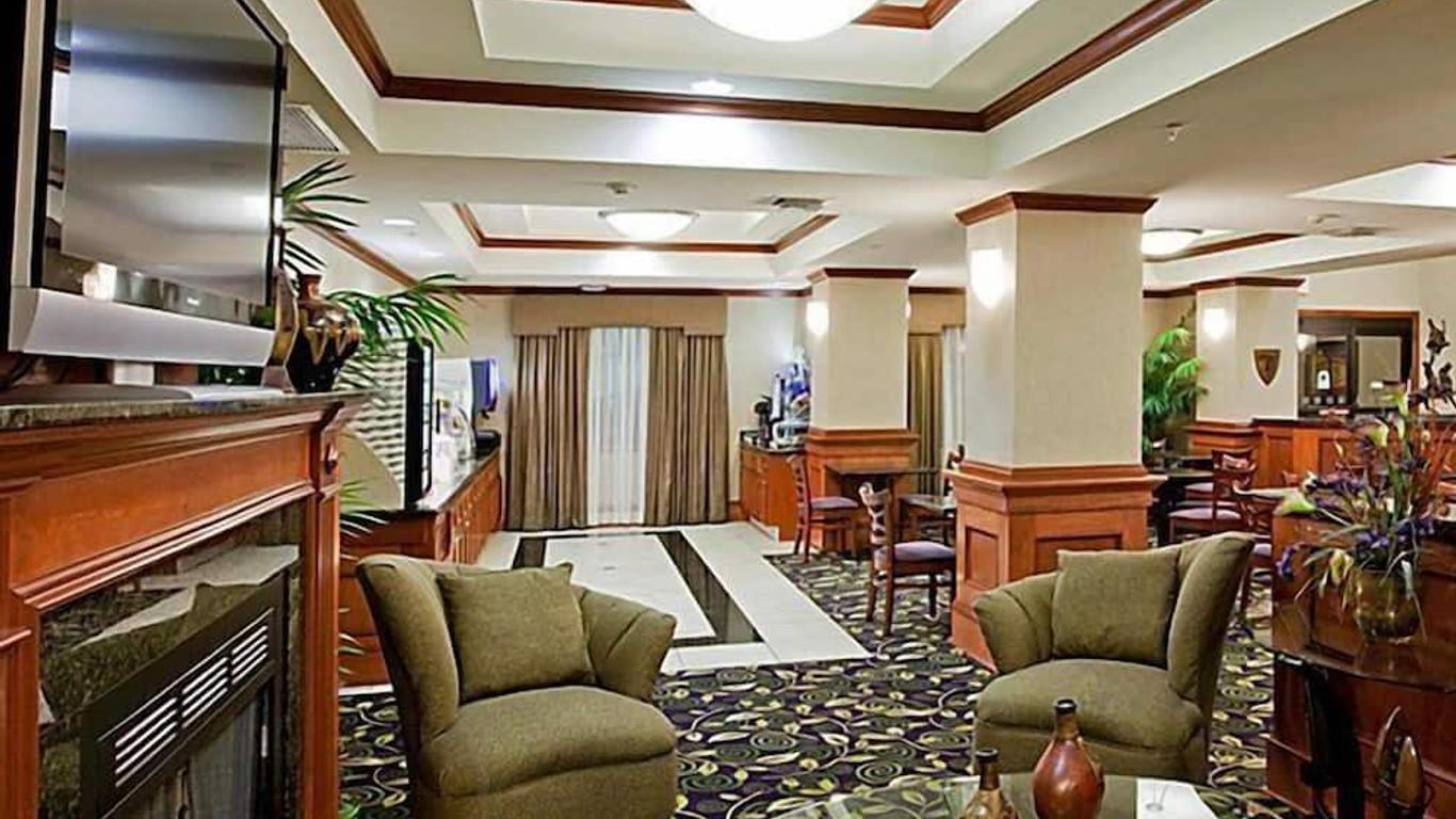 Holiday Inn Express & Suites Ada By IHG