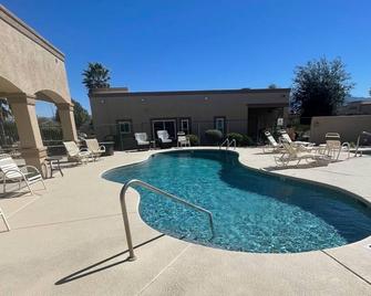 Charming studio apartment minutes from golfing and hiking. - Green Valley - Pool